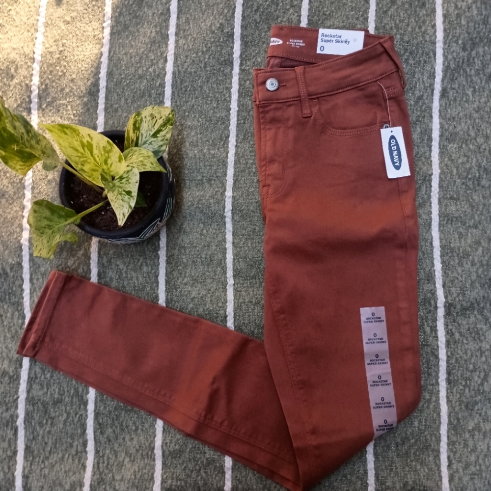 NWT 0 Old Navy Burgundy Rock-Star Jeans